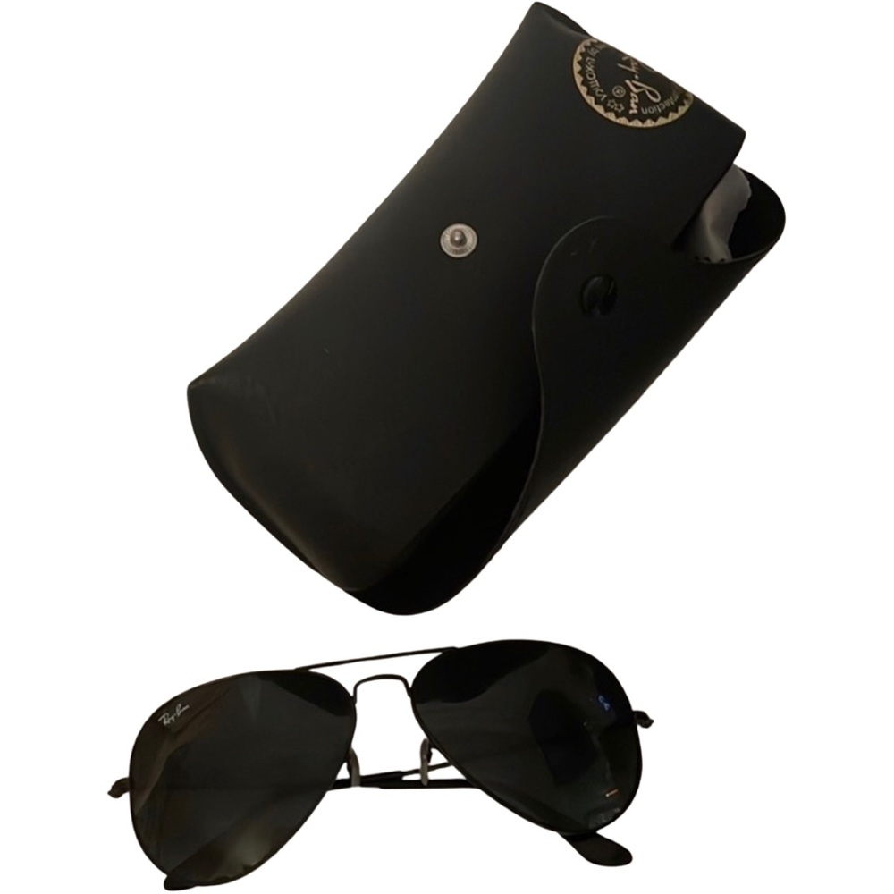 Black ray bans aviator style